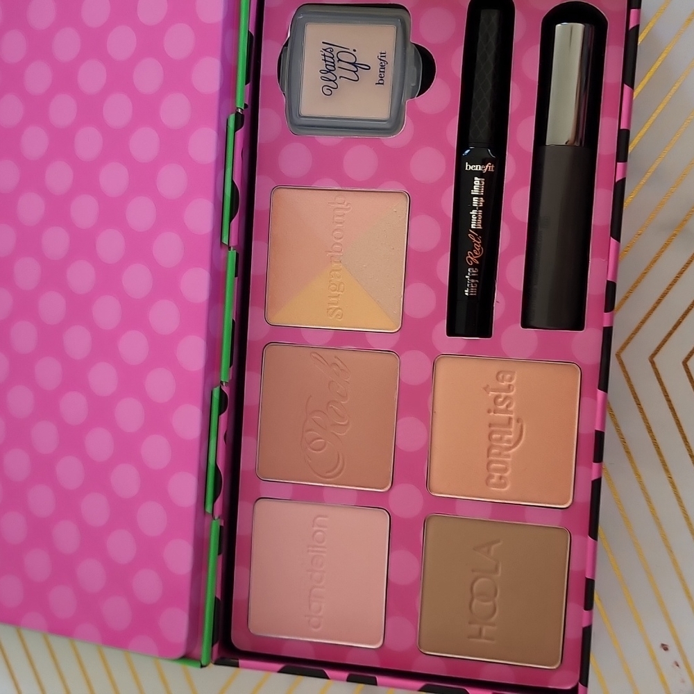 Benefit real cherry party blushing kiy